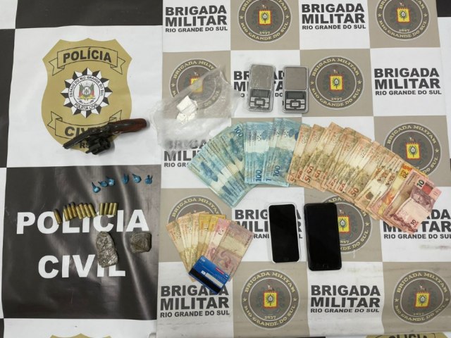 BM e Polcia Civil prende dupla com armas e drogas em Igrejinha 