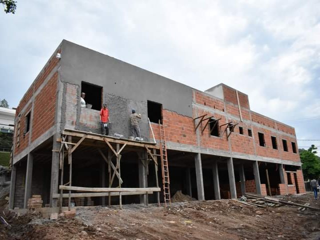 Construção do novo prédio da Secretaria da Saúde de Nova Hartz está 50% concluída