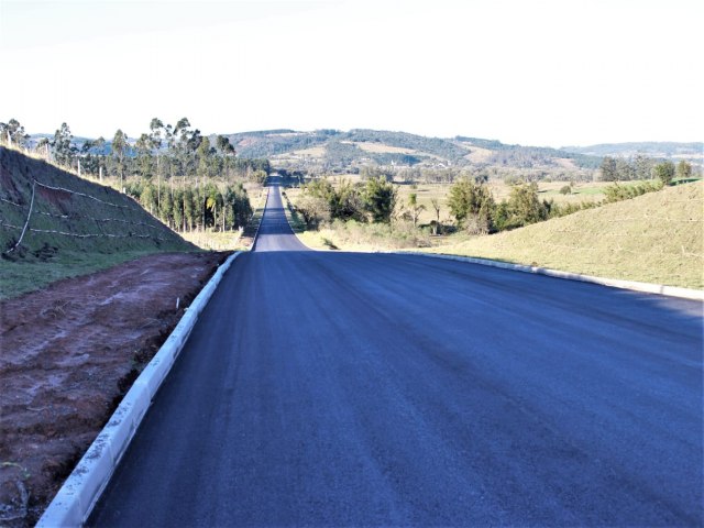 Prefeitura dará início a desvios de trânsito referentes ao asfaltamento do segundo e último trecho da Estrada do Pinhal