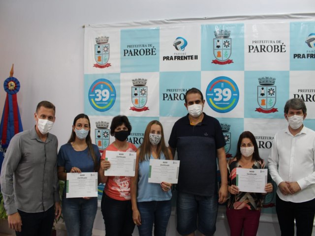 Primeiros alunos dos cursos do Centro Profissionalizante de Parobé recebem certificados de conclusão