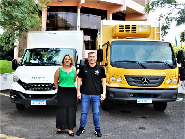 Prefeitura de Parobé adquire dois caminhões para transporte de alimentação escolar