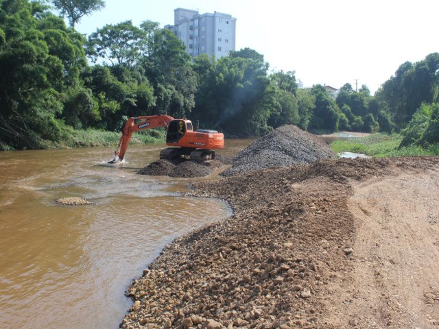 Programa de desassoreamento no Rio Paranhana avança para novo trecho 