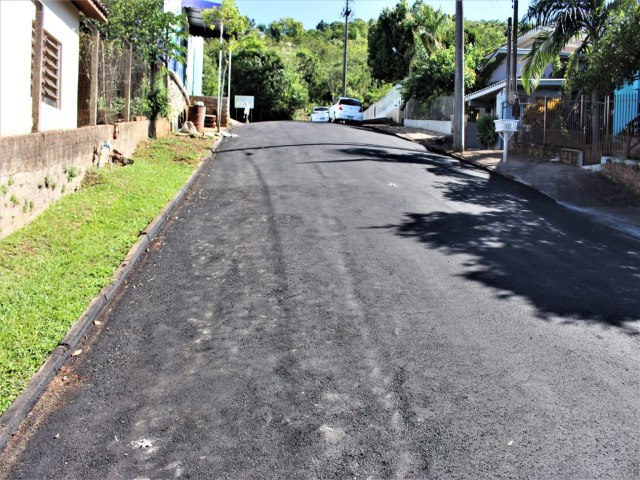 Concluída pavimentação asfáltica da Rua Manuel Raimundo