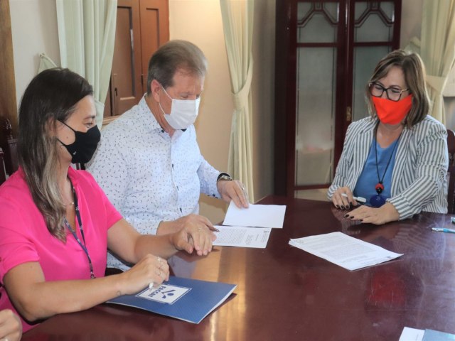 Faccat e Prefeitura de Taquara assinam contrato para atendimento na Clínica de Ensino de Fisioterapia 