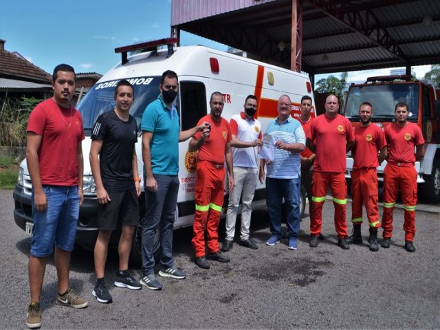 Corpo de Bombeiros Voluntários de Nova Hartz recebe nova ambulância de resgate 