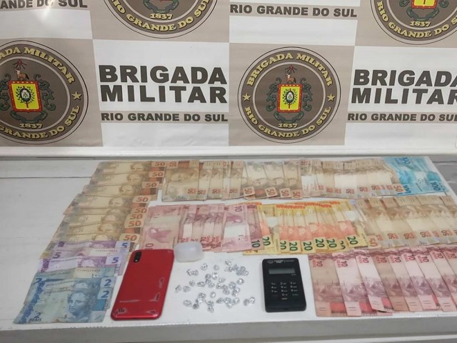Suspeitos de diversos furtos no Vale do Paranhana são presos em flagrante por tráfico de drogas