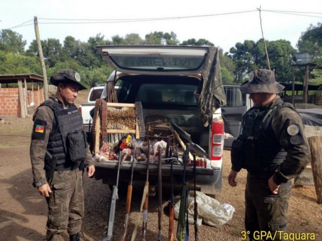 Polícia Ambiental prende homem por posse de arma de fogo, receptação e caça em Três Coroas