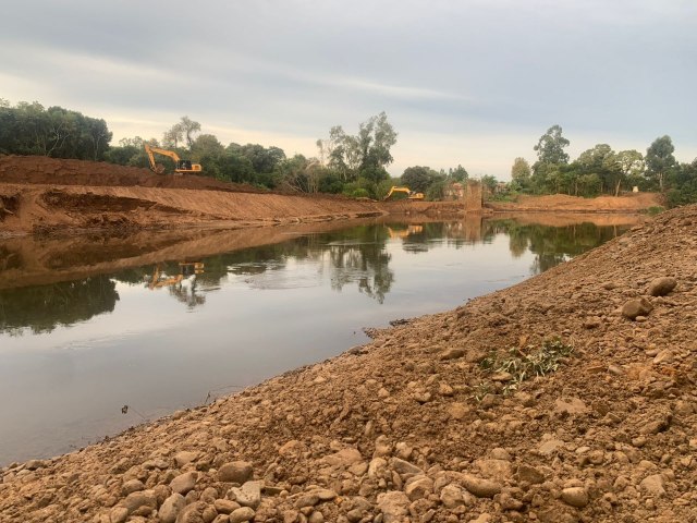 Fase inicial do desassoreamento do Rio Paranhana em Taquara e Parobé está quase concluída