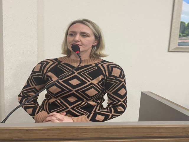 Vereadora Diana Spohr prope avanos na legislao referente  educao em Igrejinha 
