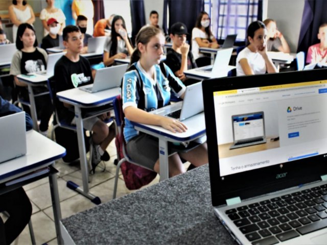 Parob leva tecnologia digital para sala de aula