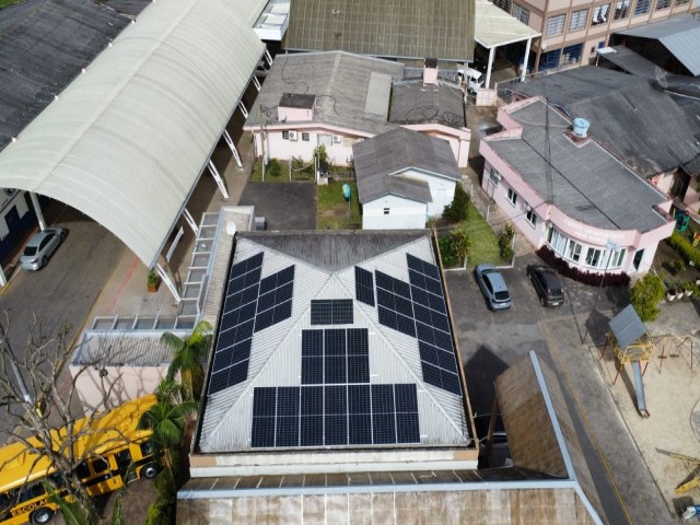 Administrao de Riozinho instala placas fotovoltaicas na prefeitura