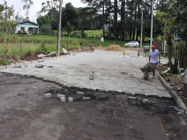 Prefeitura de Parob segue obra de pavimentao na Rua Rinco