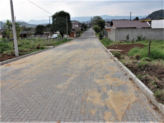 Prefeitura de Parob realiza pavimentao da Rua Manoel Antnio dos Santos e conclui Rua Pompeu Pires