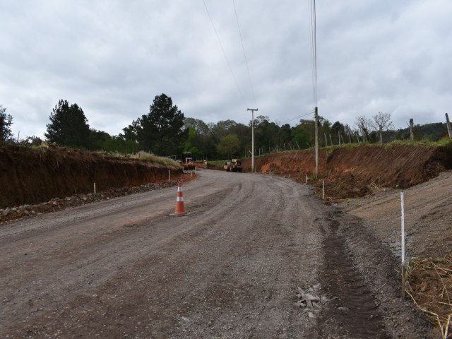 Pavimentao da rua que liga Nova Hartz e Igrejinha tem 24,63% da obra concluda 