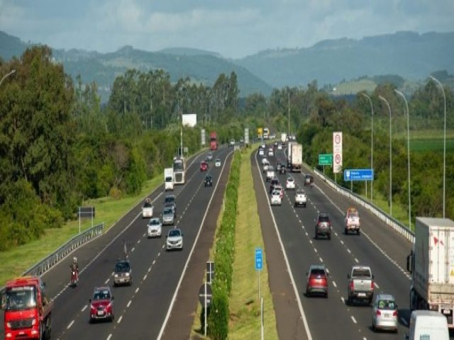 Mais de 980 mil veculos devem trafegar nas rodovias gachas durante o feriado prolongado da Semana Farroupilha