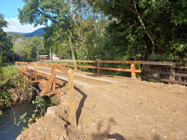 Secretaria de Obras de Riozinho realiza melhorias em ponte e estradas do interior 