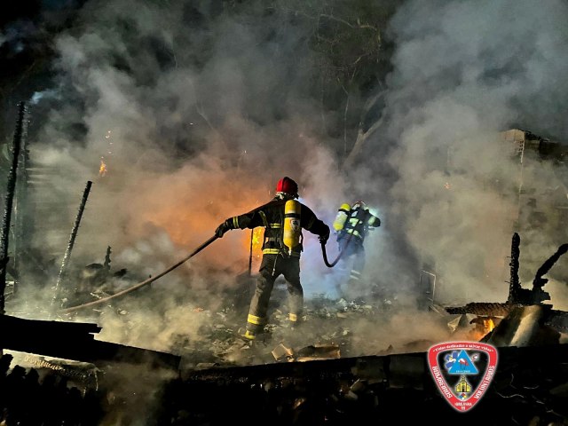 Residncia na localidade de Solitria Alta  completamente destruda em incndio 