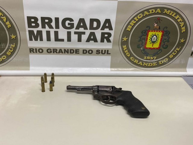 Brigada Militar prende homem por porte ilegal de arma de fogo 
