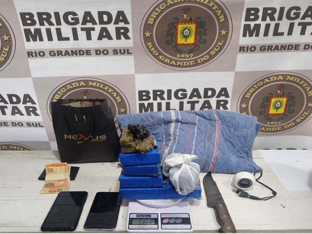 Brigada Militar prende dupla com 1,3 Kg de maconha 
