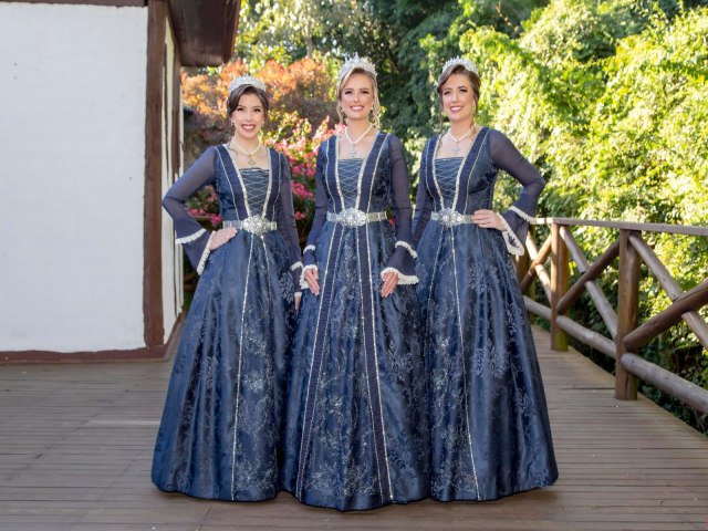 Soberanas da 34 Oktoberfest de Igrejinha apresentam trajes oficiais