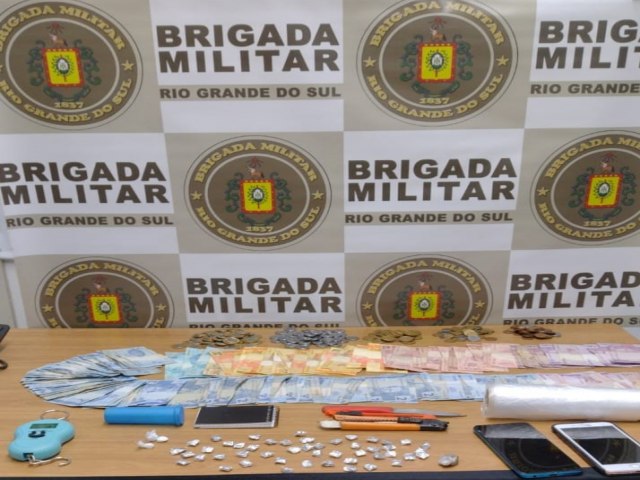 BM deteve quatro homens por trfico de drogas no bairro Santa Maria