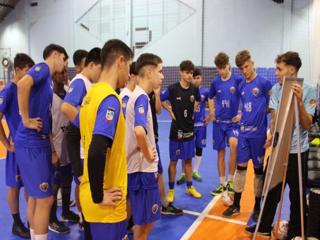 Projeto Parob Futsal conta com novos uniformes e materiais esportivos