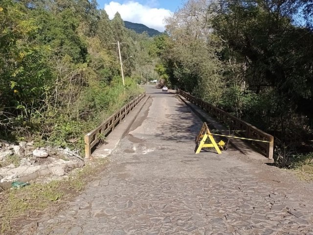Ponte de Moreira est interditada para veculos pesados