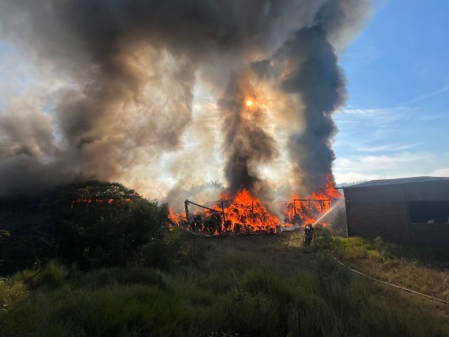 Novo incndio em depsito de resduos em Taquara