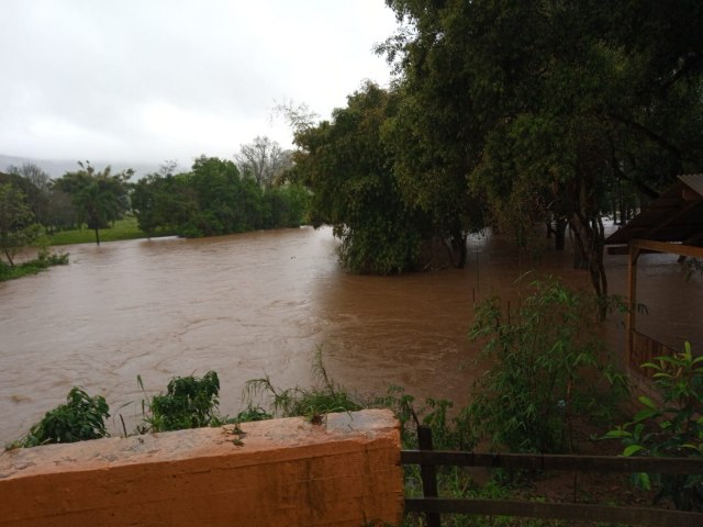 Chuva causa alagamentos no interior de Taquara