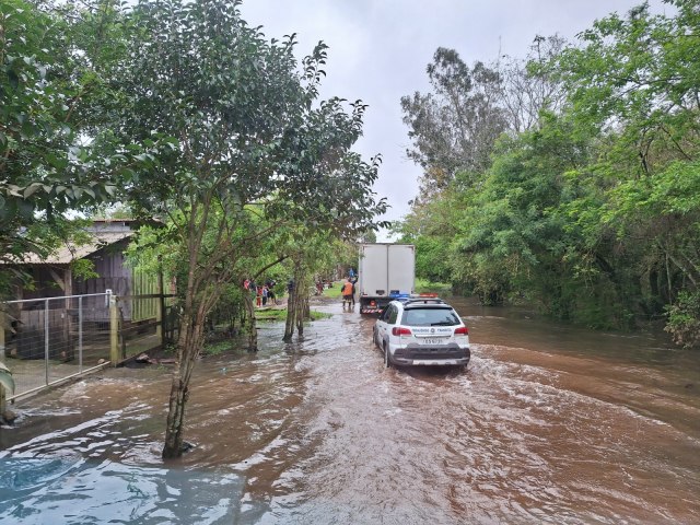 Chuva em Taquara causa alagamentos, deslizamentos e remoo de moradores