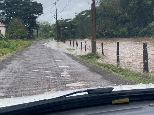 Chuva causa alagamentos no interior de Taquara