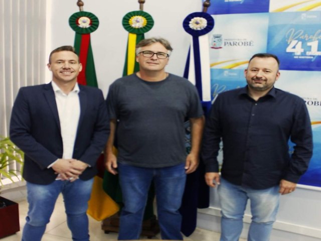 Prefeito Diego Picucha recebe vereador de Taquara Sandro Montemezzo