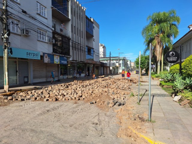 Obras na Rua Pinheiro Machado continuam em andamento