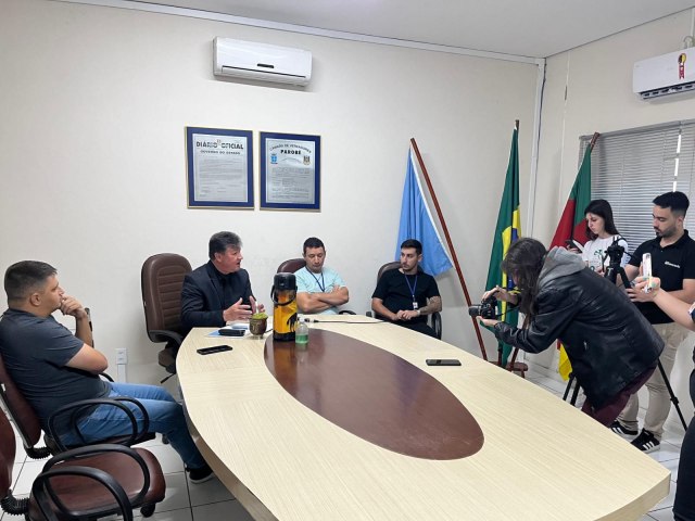 Em coletiva de imprensa, presidente Betinho fala sobre nmeros e projetos da Cmara  de Parob 