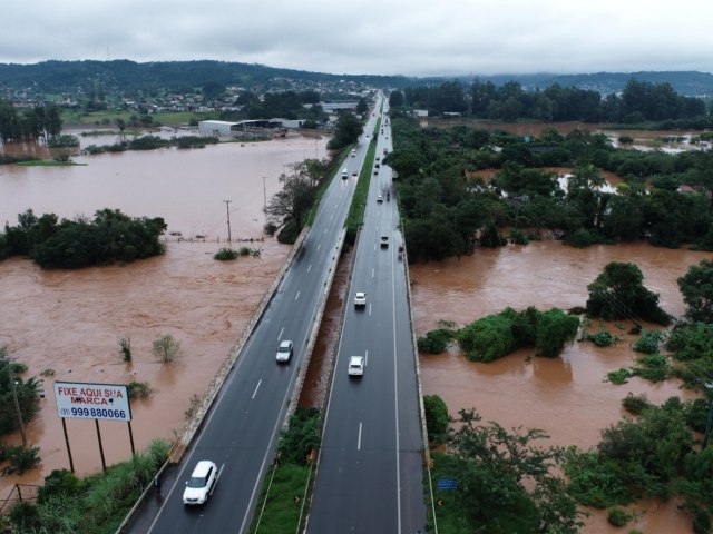 Ponte sobre o Rio Paranhana entre Taquara e Parob  liberada para trnsito