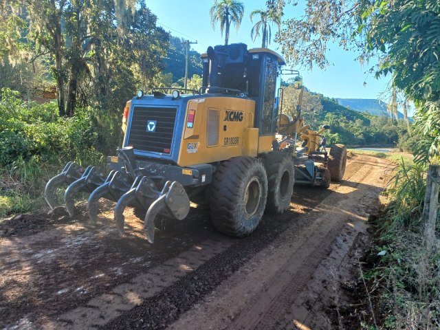 Secretaria de Obras de Rolante recupera estradas vicinais