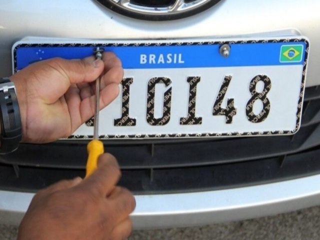 Placas dos carros devem mostrar novamente o Estado e municpio