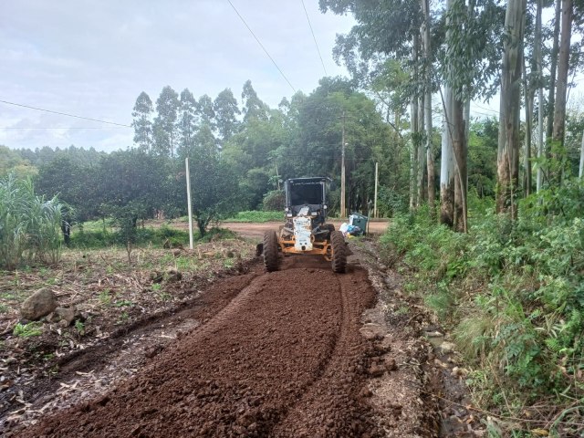 Secretaria de Obras de Rolante realiza recuperao de estradas vicinais 