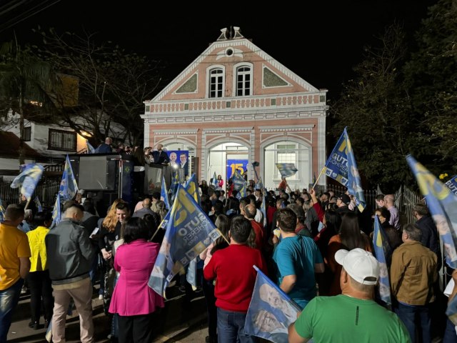 Guto Scherer rene centenas de apoiadores em inaugurao de comit de campanha