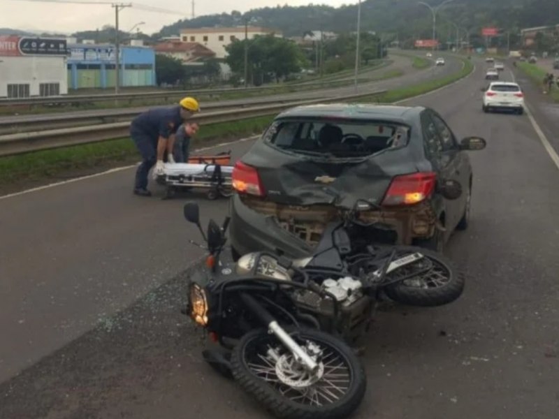 Acidente na ERS-239 deixa motociclista ferido