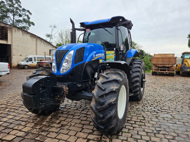 Prefeitura de Rolante adquire pick-up 4x4 e trator agrcola