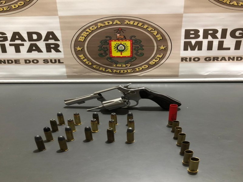 Homem  preso com arma de fogo