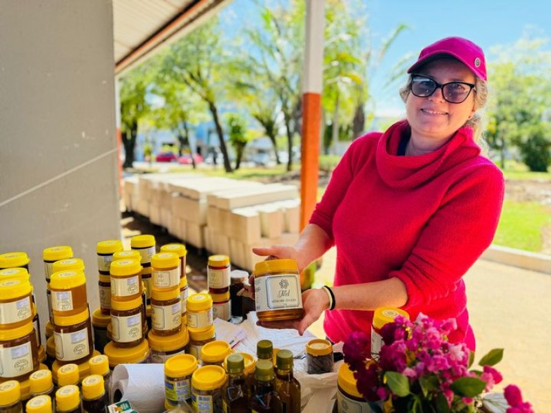 Feira de Artesanato e Agricultura Familiar estar atendendo o pblico no feriado de sbado na Rua Coberta