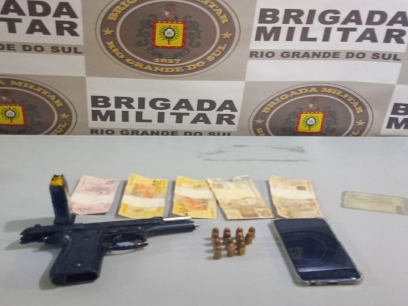 Homem  preso por dano, ameaa e porte ilegal de arma de fogo em Rolante