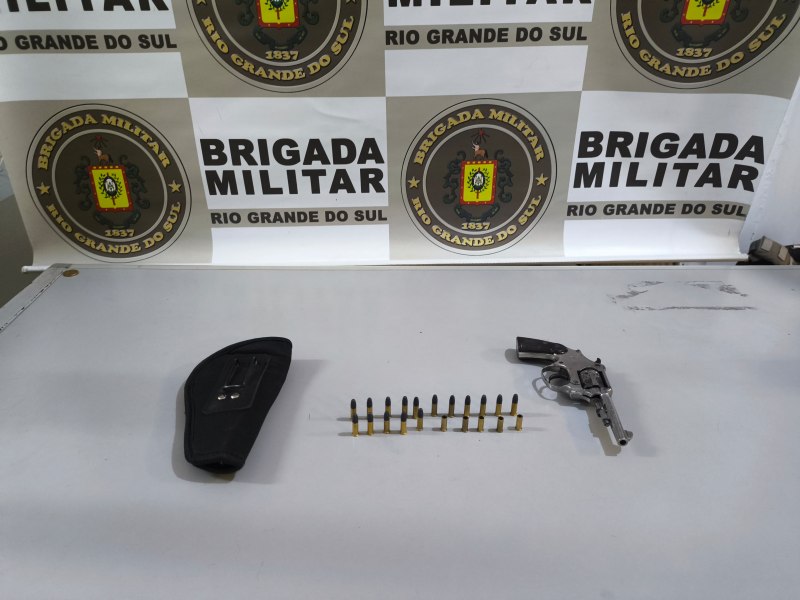 Homem  preso por posse ilegal de arma de fogo