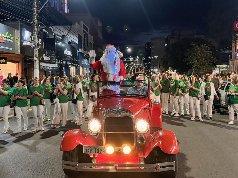 Abertura do 19 Natal Mgico de Taquara rene milhares de pessoas