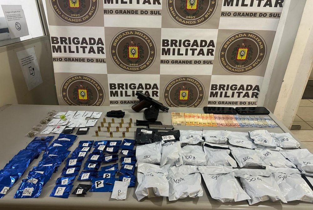 Homem é preso com arma, munições e drogas em Igrejinha Homem é preso com arma, munições e drogas em Igrejinha