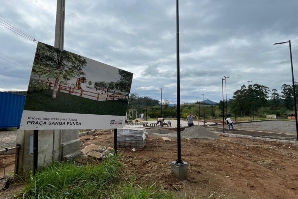 Iniciada obras de constru��o de nova pra�a na localidade de Sanga Funda