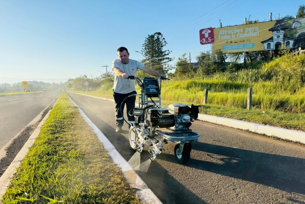 Parceria entre Prefeitura e Consepro garante novo equipamento para pintura de faixas e sinaliza��o