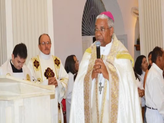 Com aval do papa, dom Antnio Carlos Cruz Santos  nomeado como novo bispo de Petrolina